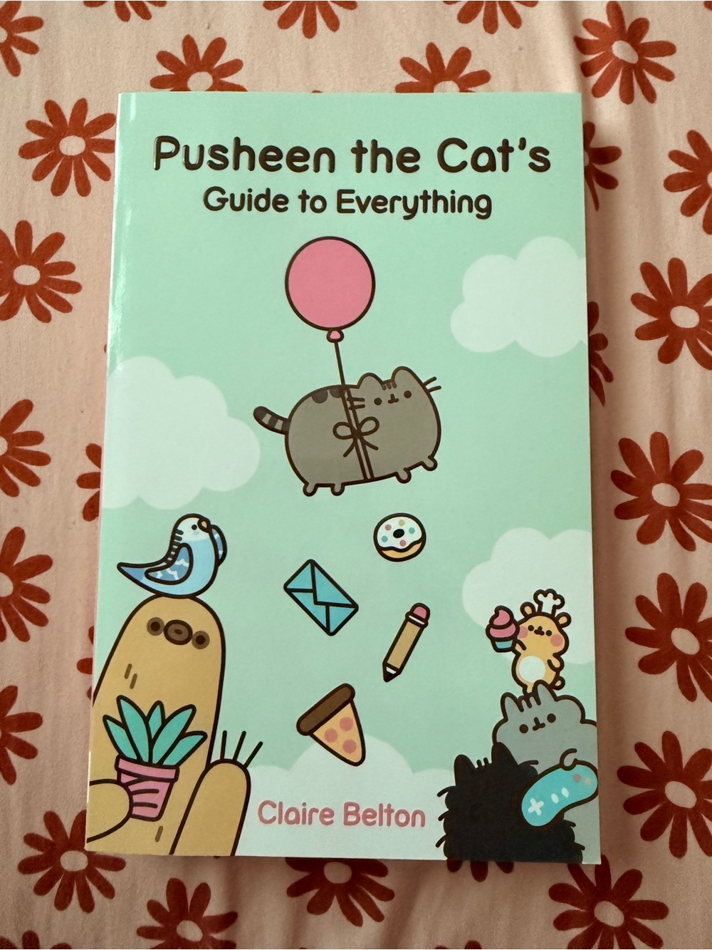 Pusheen the Cat's Guide to Everything - Mint Cover (Claire Belton)